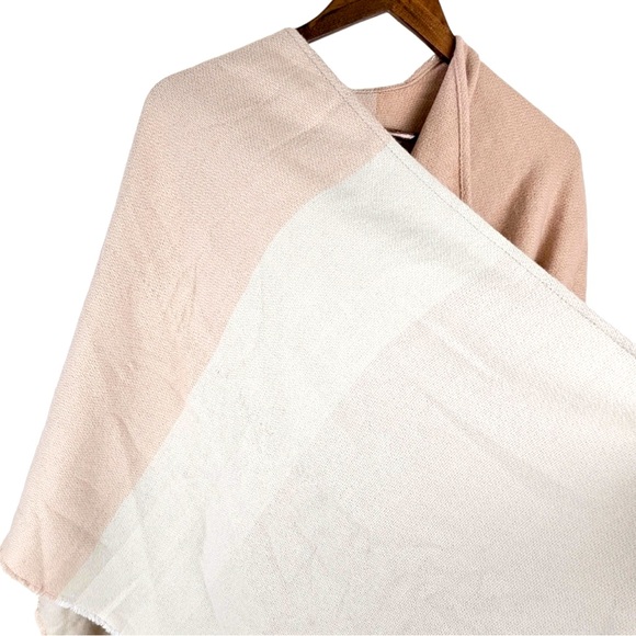 Soia & kyo wrap with fringe. - Picture 7 of 7